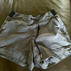 Calia by Carrie Underwood shorts gray size small